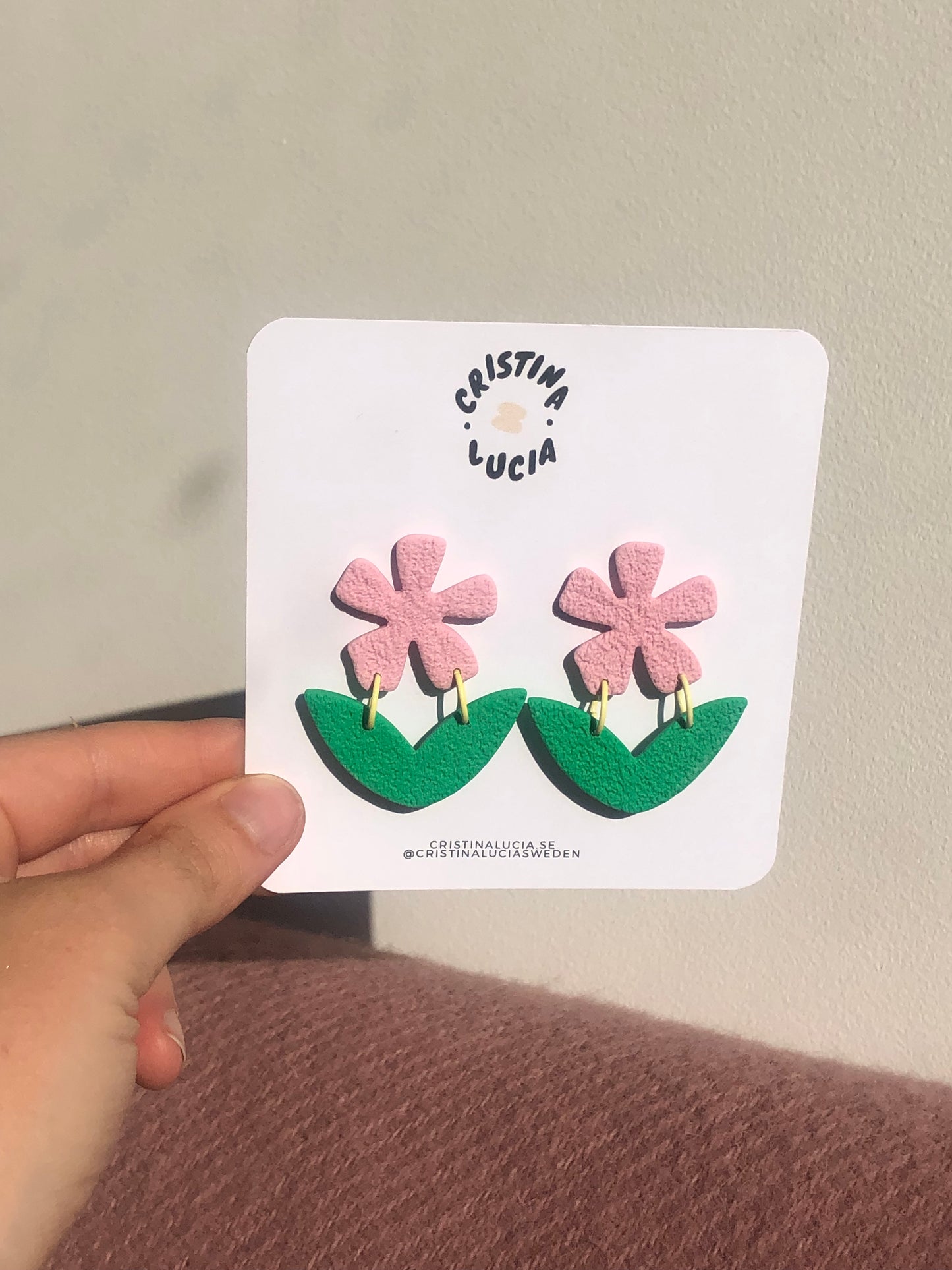 Load image into Gallery viewer, Midsommar Flower in Pink
